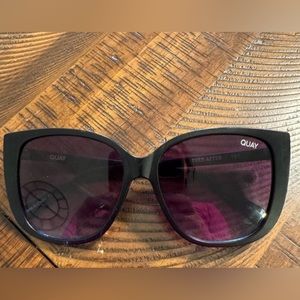 QUAY sunglasses (matte black)